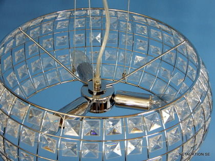 Taklampa med plastprismor