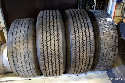 2st regummerade däck, 385/65R22.5