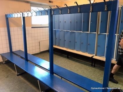 Omklädningsbänk med klädkrokar  (nr. 1)