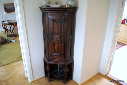 Hörnskåp, 1700 - 1800 tal