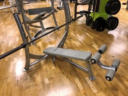  Nedåtlutande bänkpress med Skivstång Concept