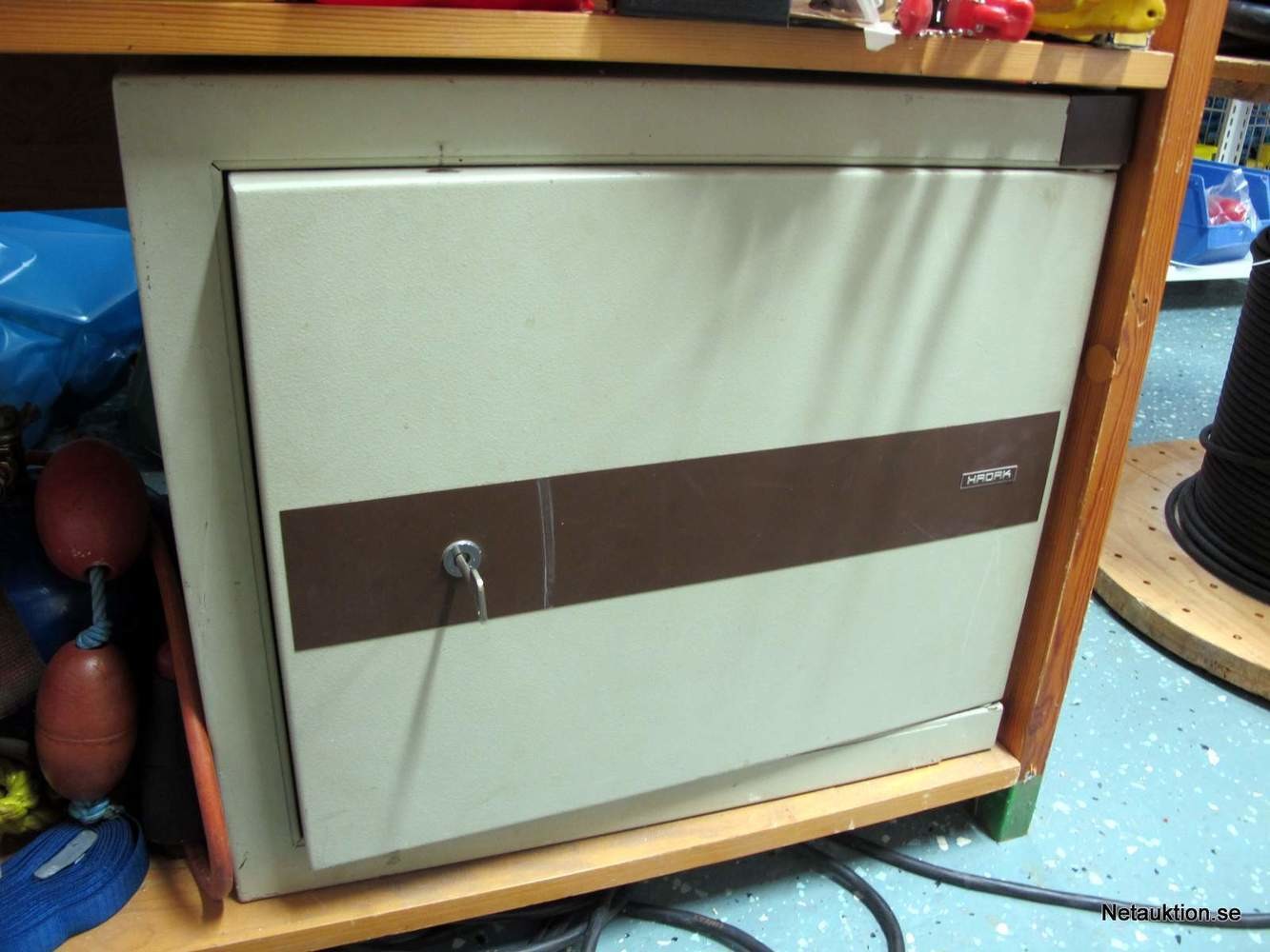 Netauktion - Kassaskåp, Hadak