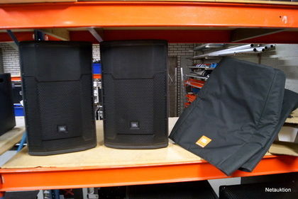 Ett par JBL PRX715, aktiv PA-högtalare