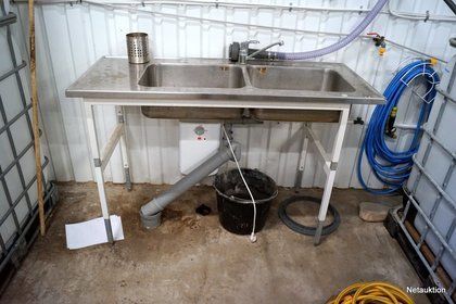 Diskbänk med varmvattenberedare