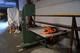 Bandsåg med stort bord, avsedd för isolering