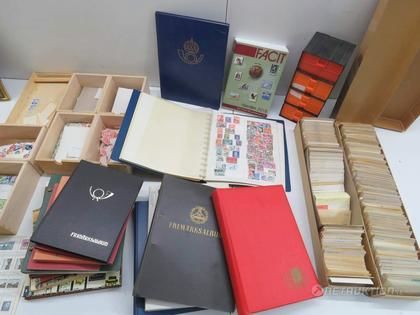 Frimärken & frimärksalbum