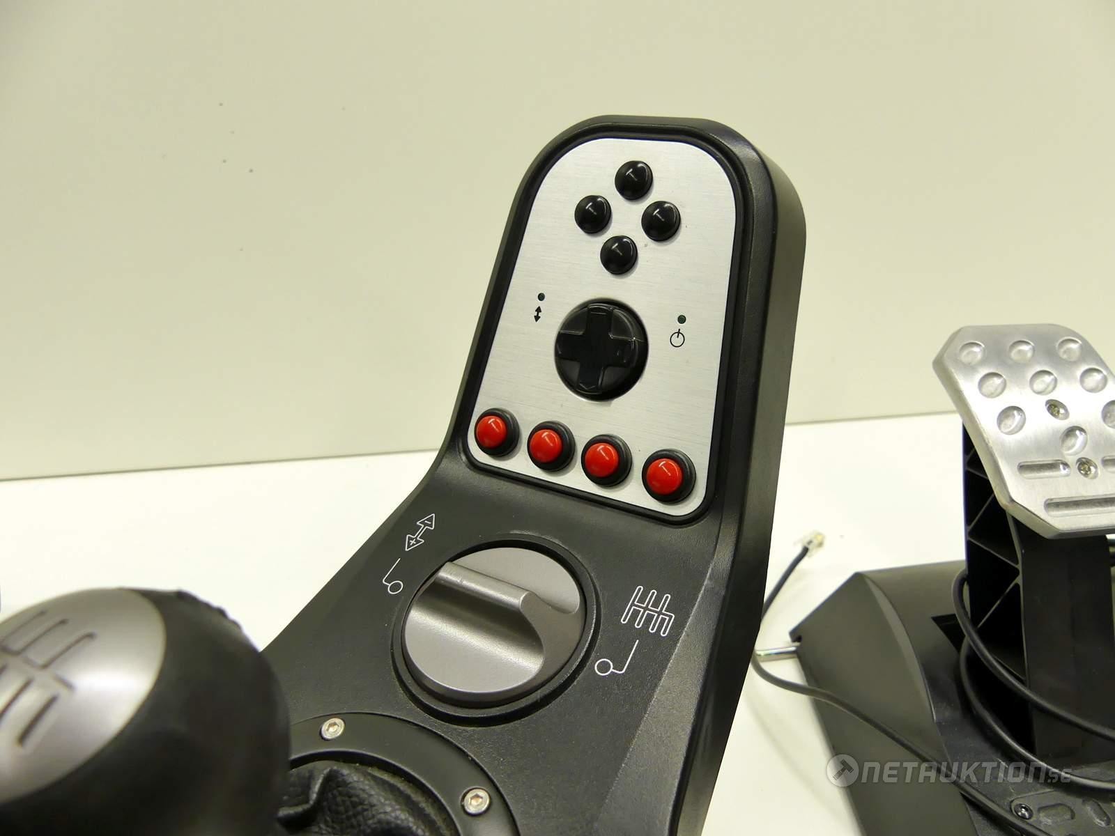 Netauktion - Racing ratt med pedaler och växelspak