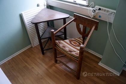 Munkstol och bord