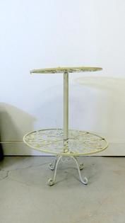 Etagebord i metall (butikspris 1.650:-)