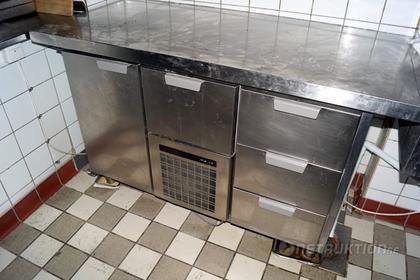 Kylbänk med 4 lådor samt 1 dörr