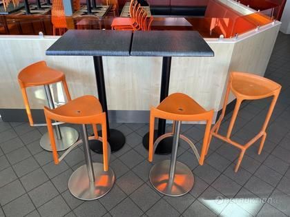 Ståbord + stolar 2/4  (2)