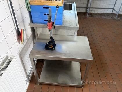 Bänk med kapsylapparat