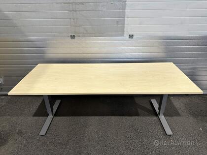 Höj och sänkbart skrivbord 200x80