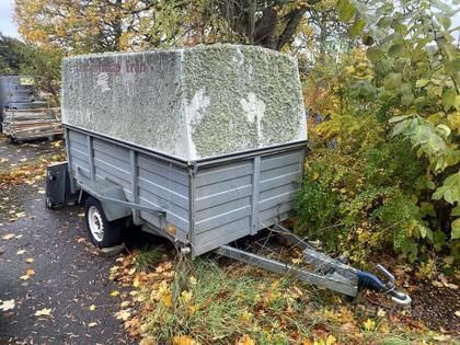 Släpkärra med kåpa, Sävsjösläpet -05 (XDW290)