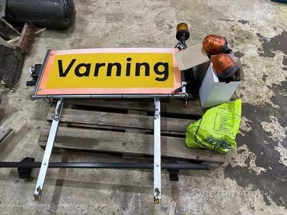 Varningsskyltning till följebil
