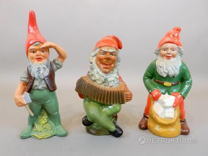 Äldre tomtar, 3st