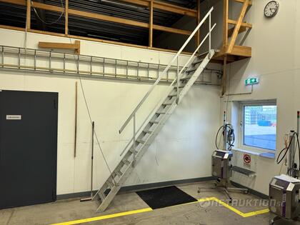 Aluminiumtrappa med handledare, 320cm uppstig