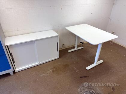Elskrivbord och skåp