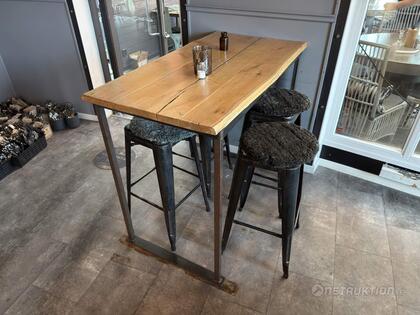 Ståbord + stolar  (1)