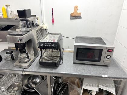 Mikrovågsugn och kaffekokare