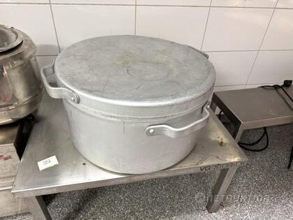 Kastruller och köksredskap