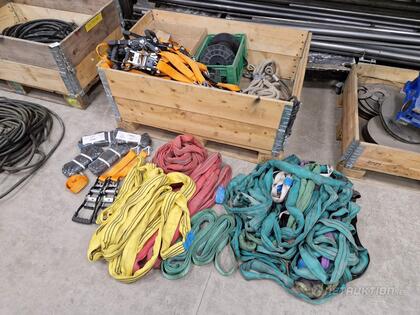 Pall med stroppar,spännband och rep