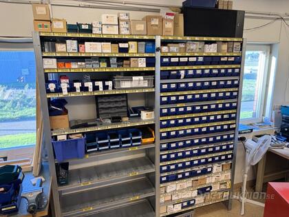 Stort parti med elektronikskruv mm 