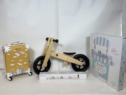 Barn cyckel, resväska och leksett
