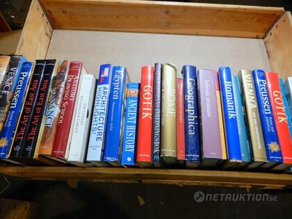 Böcker, bl.a östasiatisk konst