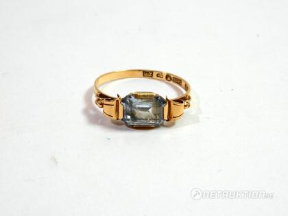 Ring i 18 K, med stenar