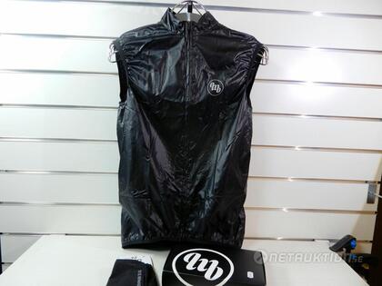 Väst MB Wear och handskar POC, Large