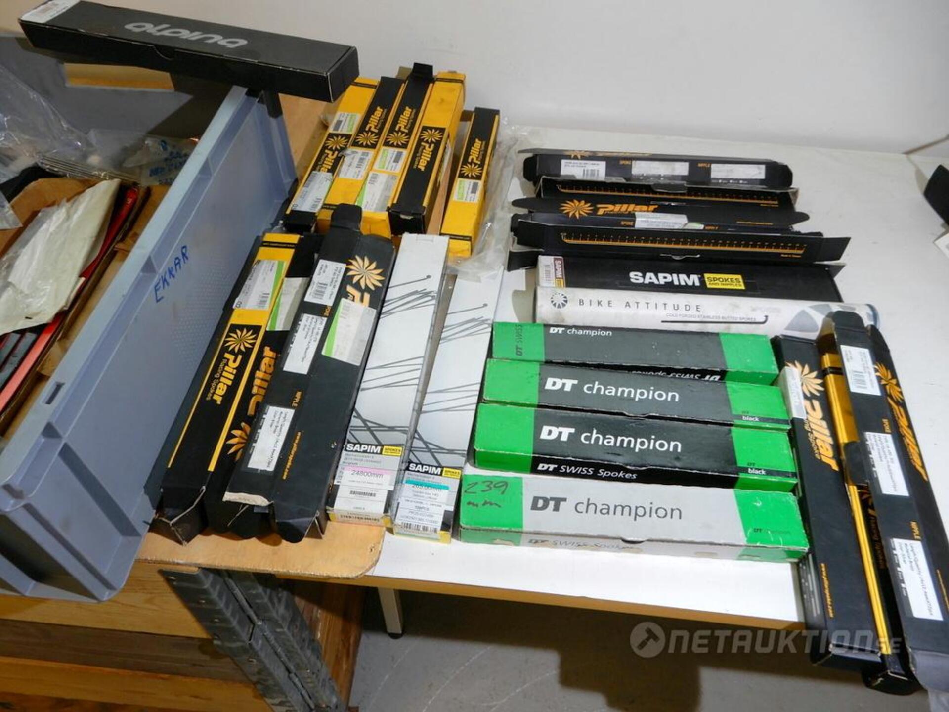 Back med ekrar, olika