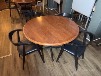 Runt bord + stolar  (2)