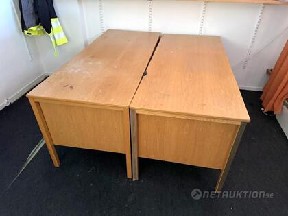 2st skrivbord med hurts
