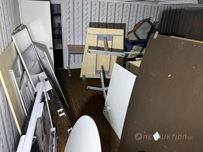 Ett parti kontorsmöbler & clubfåtöljer