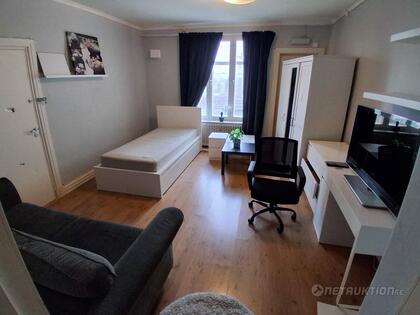 Allt i rummet, säng, soffa, tv mm