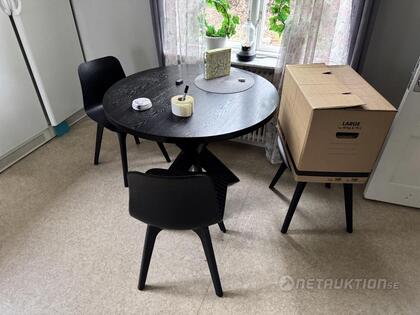 Köksbord, stolar & köksutensilier mm 