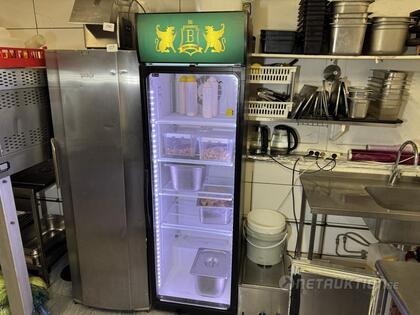 Kylskåp med glasdörr, Aste