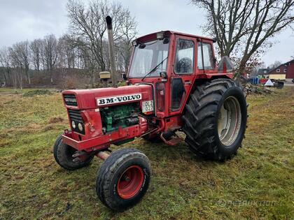 Traktor Vovlo BM T650 -72 (DLZ027) Traktor Vovlo BM T650 -72 (DLZ027)