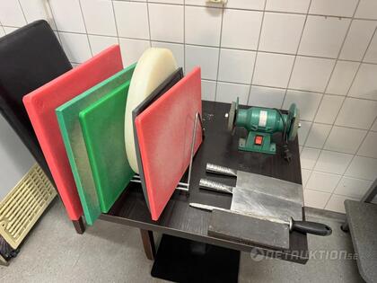 Köttkubbe, knivslip och skärbrädor mm 