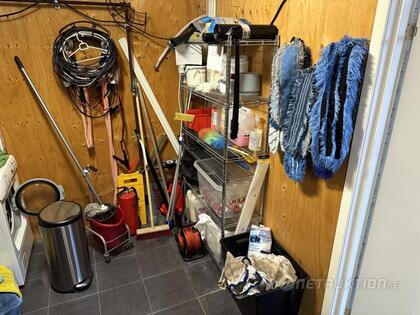 Trådhylla med lite av varje Trådhylla med lite av varje