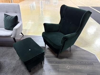 Öronlappsfåtölj och pall Öronlappsfåtölj och pall