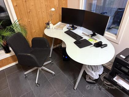 Glasskrivbord och stol (5) Glasskrivbord och stol (5)