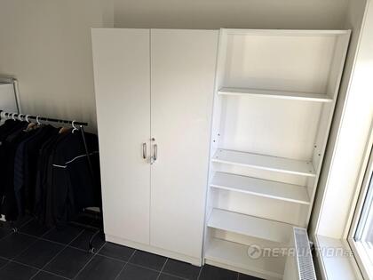 Låsbart skåp, bokhylla, klädställning mm Låsbart skåp, bokhylla, klädställning mm