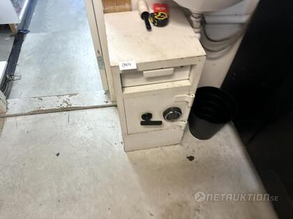 Kassaskåp med deponi
