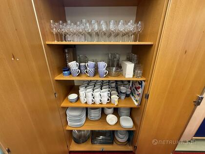 Porslin, koppar och glas
