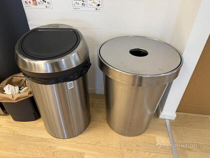 Papperskorgar (2) Papperskorgar (2)
