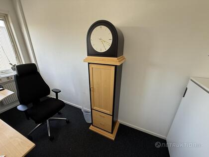 Golvur med skåp Golvur med skåp