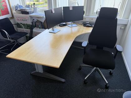 Skrivbord + stol Skrivbord + stol