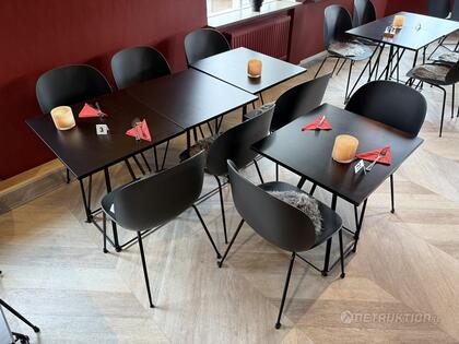 Bord 2-sits + stolar (4) Bord 2-sits + stolar (4)